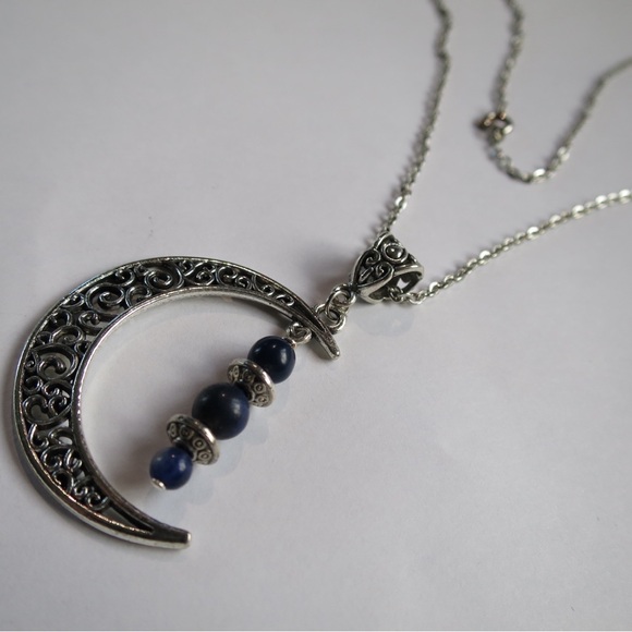 Silver filigree moon pendant with lapis lazuli, 18” chain - Picture 3 of 8